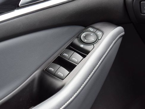 Used 2019 Buick Enclave Essence FWD image 19