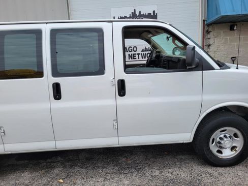 Used 2016 Chevrolet Express 2500 image 27