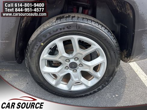 Used 2018 Jeep Renegade Latitude AWD/4WD image 17
