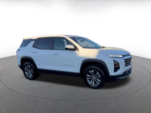 Used 2025 Chevrolet Equinox LT image 2