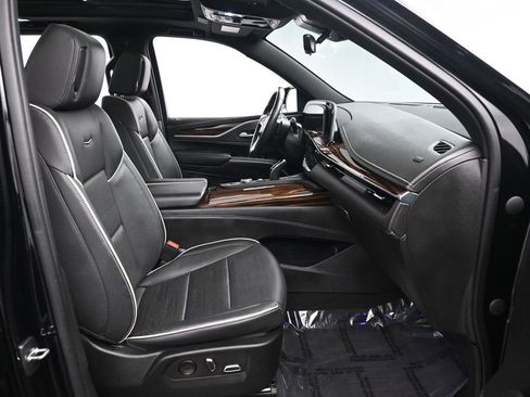 Used 2023 Cadillac Escalade ESV Premium Luxury image 23