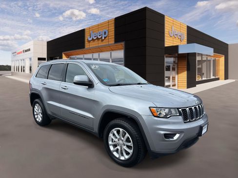 Certified 2021 Jeep Grand Cherokee Laredo image 1