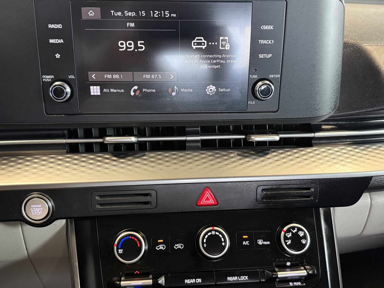 Used 2023 Kia Carnival LX FWD image 14