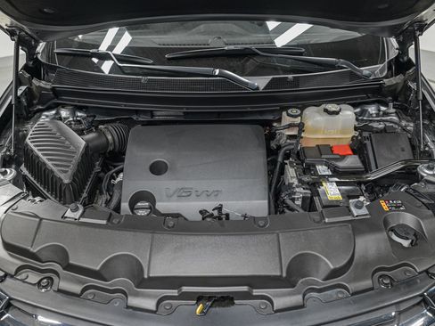 Used 2023 Chevrolet Traverse LT image 11