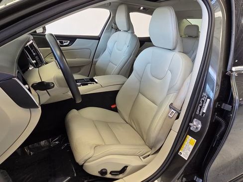 Used 2022 Volvo S60 T8 Inscription image 10