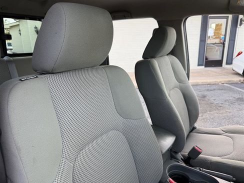 Used 2018 Nissan Frontier SV image 12