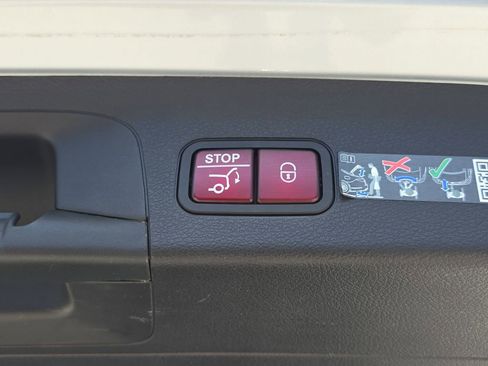 Used 2022 Mercedes-Benz GLS 450 4MATIC image 17