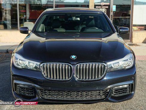 Used 2018 BMW 740i image 2