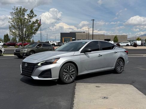 Used 2024 Nissan Altima 2.5 SV FWD image 6