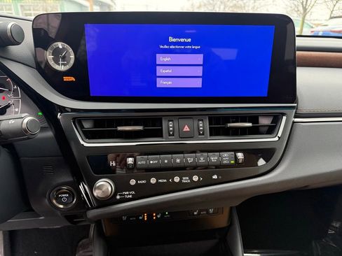 Certified 2025 Lexus ES 300h w/ Premium Package image 13