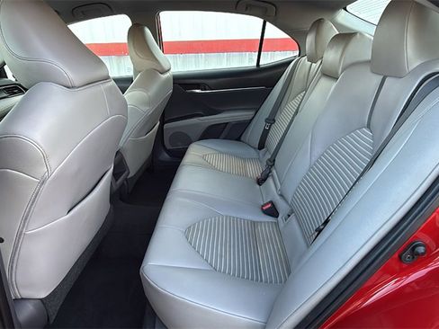 Used 2021 Toyota Camry SE image 16