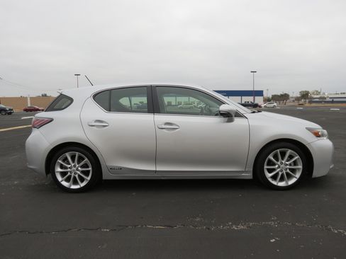 Used 2013 Lexus CT 200h image 4
