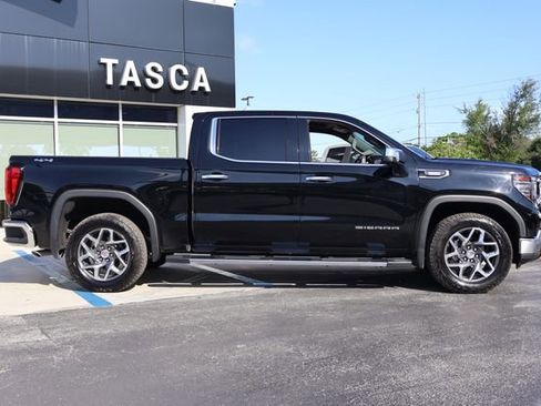 Used 2023 GMC Sierra 1500 SLT w/ SLT Premium Package AWD/4WD image 9
