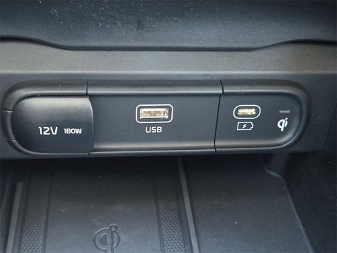 Used 2023 Kia Telluride EX w/ EX Captain's Chair Package image 22