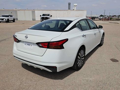 Used 2025 Nissan Altima 2.5 SV FWD image 8