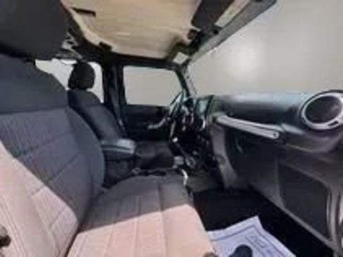 Used 2012 Jeep Wrangler Unlimited Rubicon w/ Connectivity Group AWD/4WD image 14