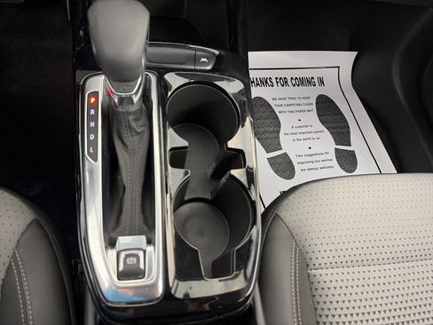 Used 2025 Chevrolet Trax LT w/ LT Convenience Package FWD image 22