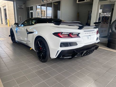 New 2027 Chevrolet Corvette Z06 w/ Z07 Performance Package RWD image 3