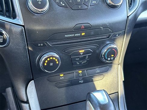 Used 2016 Ford Edge SE image 24