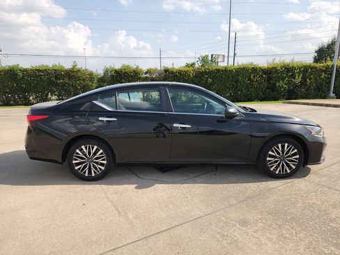 Used 2025 Nissan Altima 2.5 SV FWD image 4