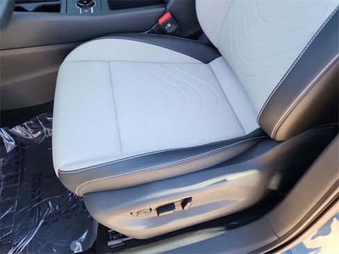 New 2025 Volkswagen Tiguan SE image 14