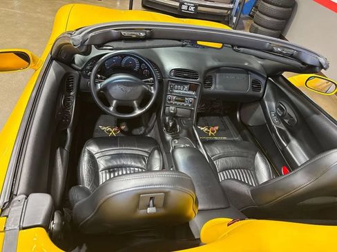Used 2004 Chevrolet Corvette Convertible w/ Preferred Equipment Group RWD image 97