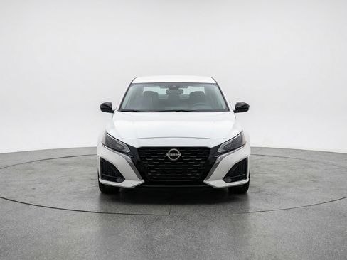 Used 2025 Nissan Altima 2.5 SV image 2