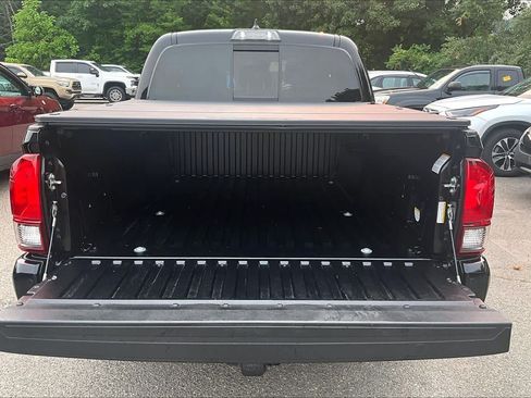 Certified 2018 Toyota Tacoma TRD Sport AWD/4WD image 31