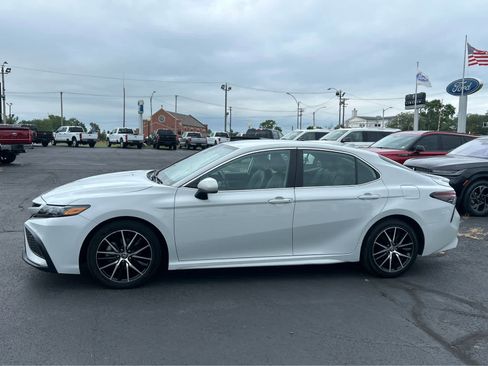 Used 2023 Toyota Camry SE image 1