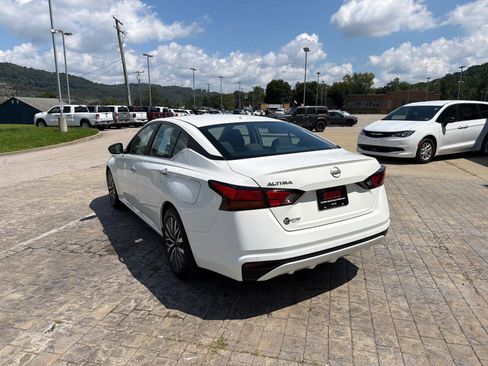 Used 2025 Nissan Altima 2.5 SV FWD image 6