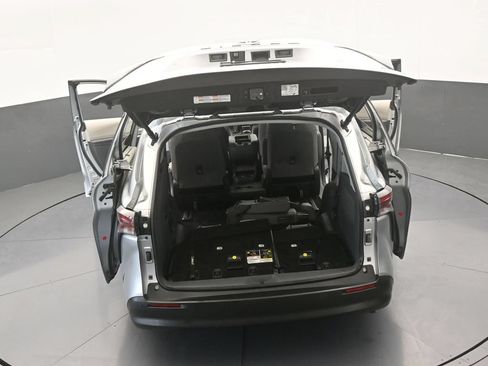Used 2024 Toyota Sienna XLE FWD image 69