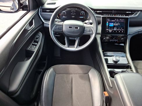 Used 2023 Jeep Grand Cherokee L Laredo AWD/4WD image 22