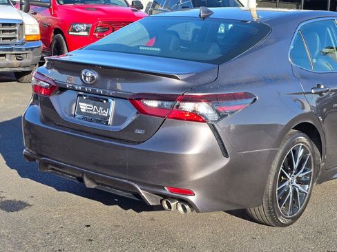 Used 2021 Toyota Camry SE w/ Convenience Package image 9