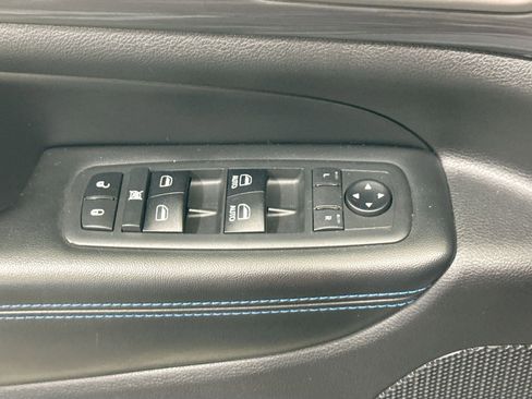 Used 2019 Jeep Grand Cherokee Laredo image 16