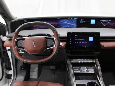 Certified 2024 Lincoln Nautilus Black Label w/ Jet Appearance Package (87T) image 2