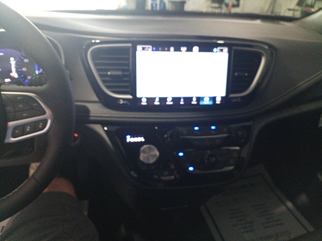 New 2027 Chrysler Pacifica Select w/ Family Tech Group FWD image 18