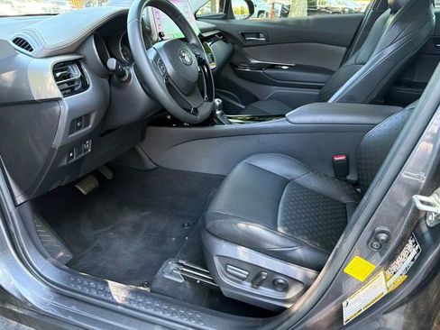 Used 2020 Toyota C-HR Limited FWD image 9