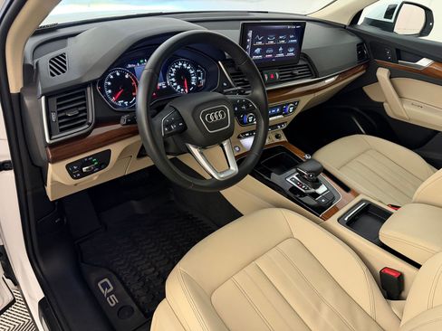 Used 2021 Audi Q5 2.0T Premium w/ Convenience Package AWD/4WD image 4