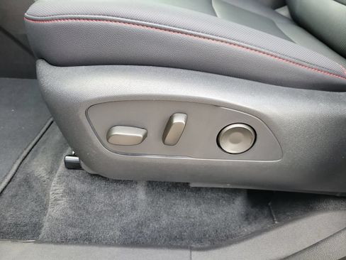 Used 2024 Chevrolet Traverse Z71 AWD/4WD image 19