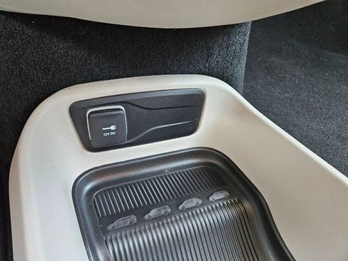 Used 2023 Chrysler Voyager LX FWD image 33