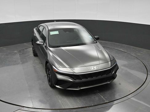 New 2026 Hyundai Elantra SEL Sport FWD image 30