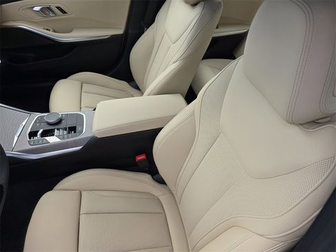 New 2026 BMW 330i Sedan w/ Premium Package image 9