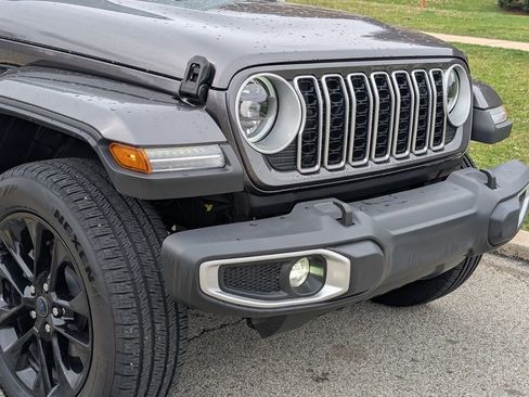 Used 2025 Jeep Wrangler Unlimited Sahara image 10