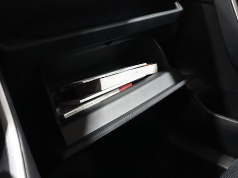 Used 2025 Toyota RAV4 LE image 31