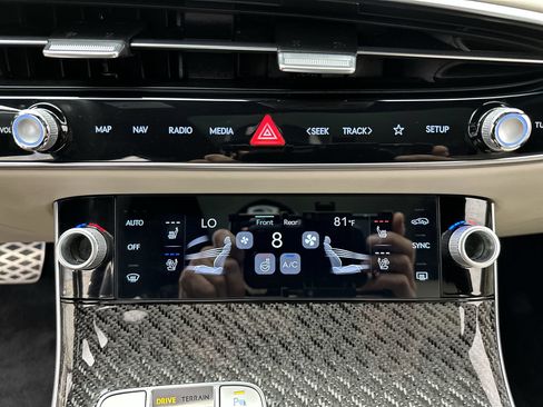 Certified 2026 Genesis GV70 3.5T Sport Prestige AWD/4WD image 19