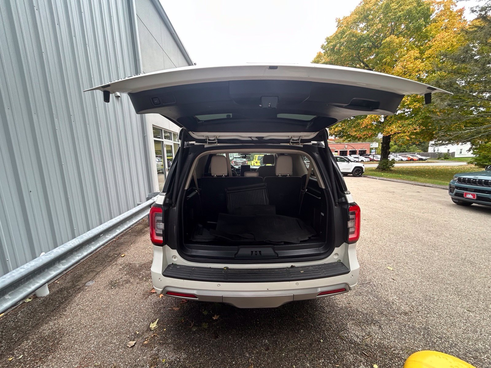 Used 2022 Ford Expedition Max Platinum AWD/4WD image 7