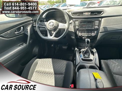 Used 2018 Nissan Rogue SV AWD/4WD image 13