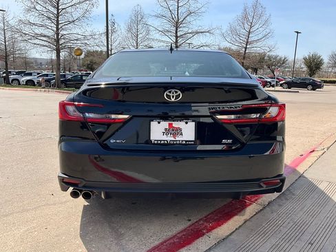 Used 2025 Toyota Camry SE image 7