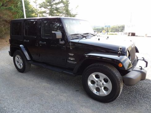 Used 2015 Jeep Wrangler Unlimited Sahara w/ Connectivity Group AWD/4WD image 6