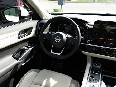 Used 2023 Nissan Pathfinder SL w/ SL Premium Package AWD/4WD image 10